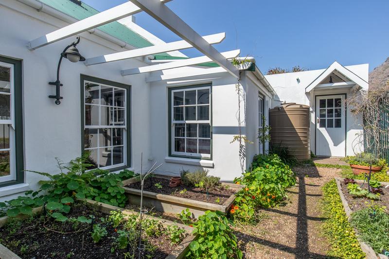 3 Bedroom Property for Sale in Lakeside Western Cape